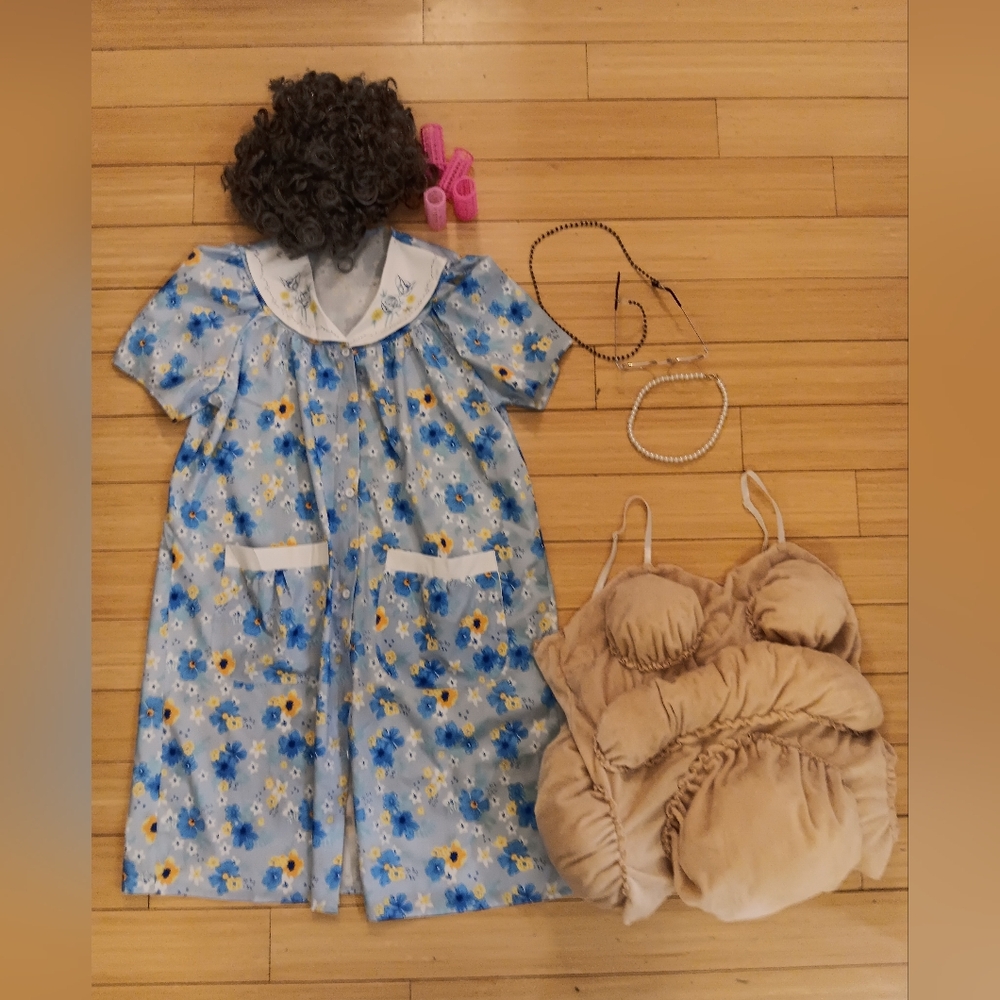 Costume Adult Floral Housedress And Padded Undergarment with Accessories